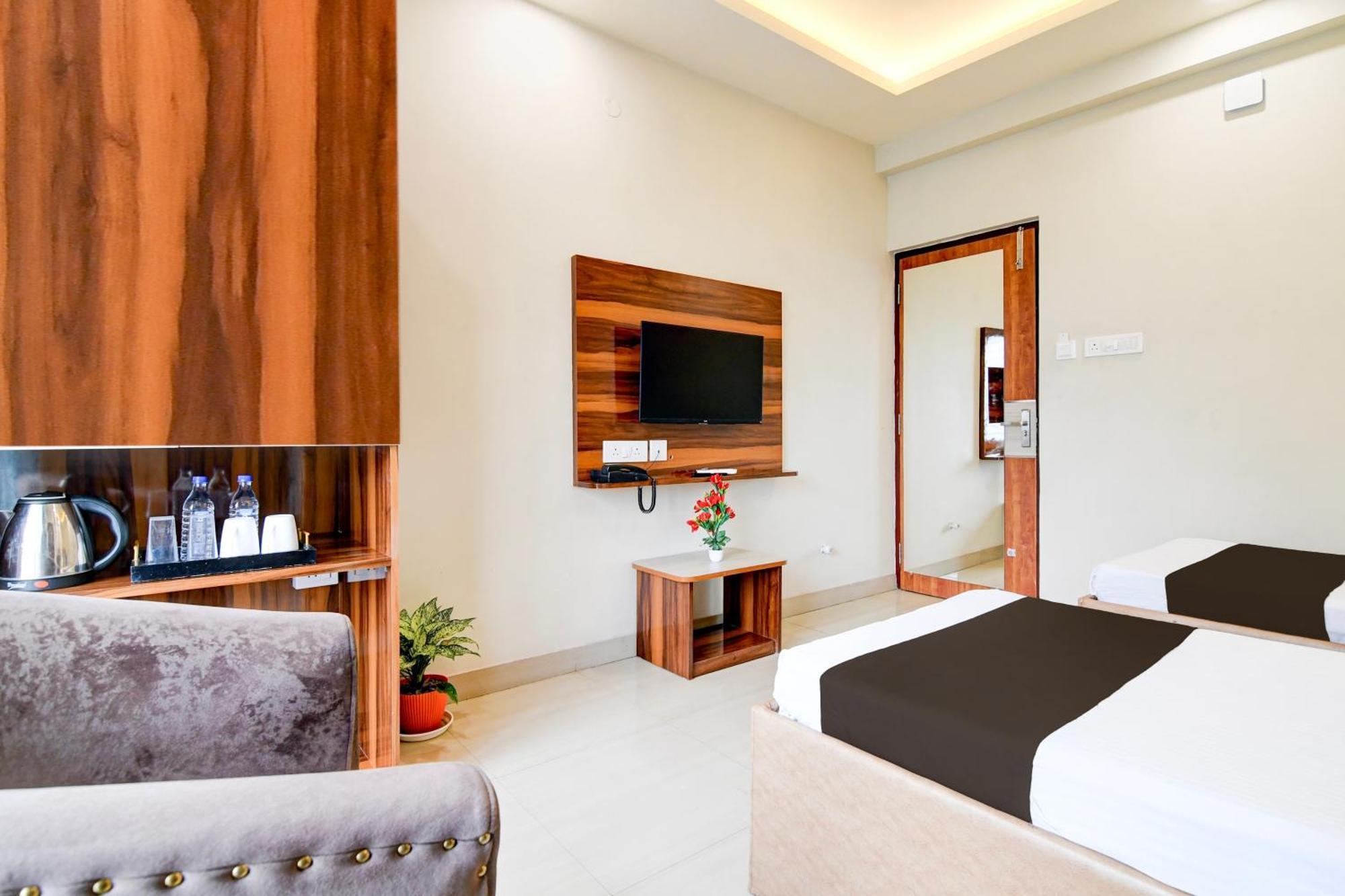 Super Townhouse Kaikhali Near Airport Calcutta (Kolkata) Esterno foto