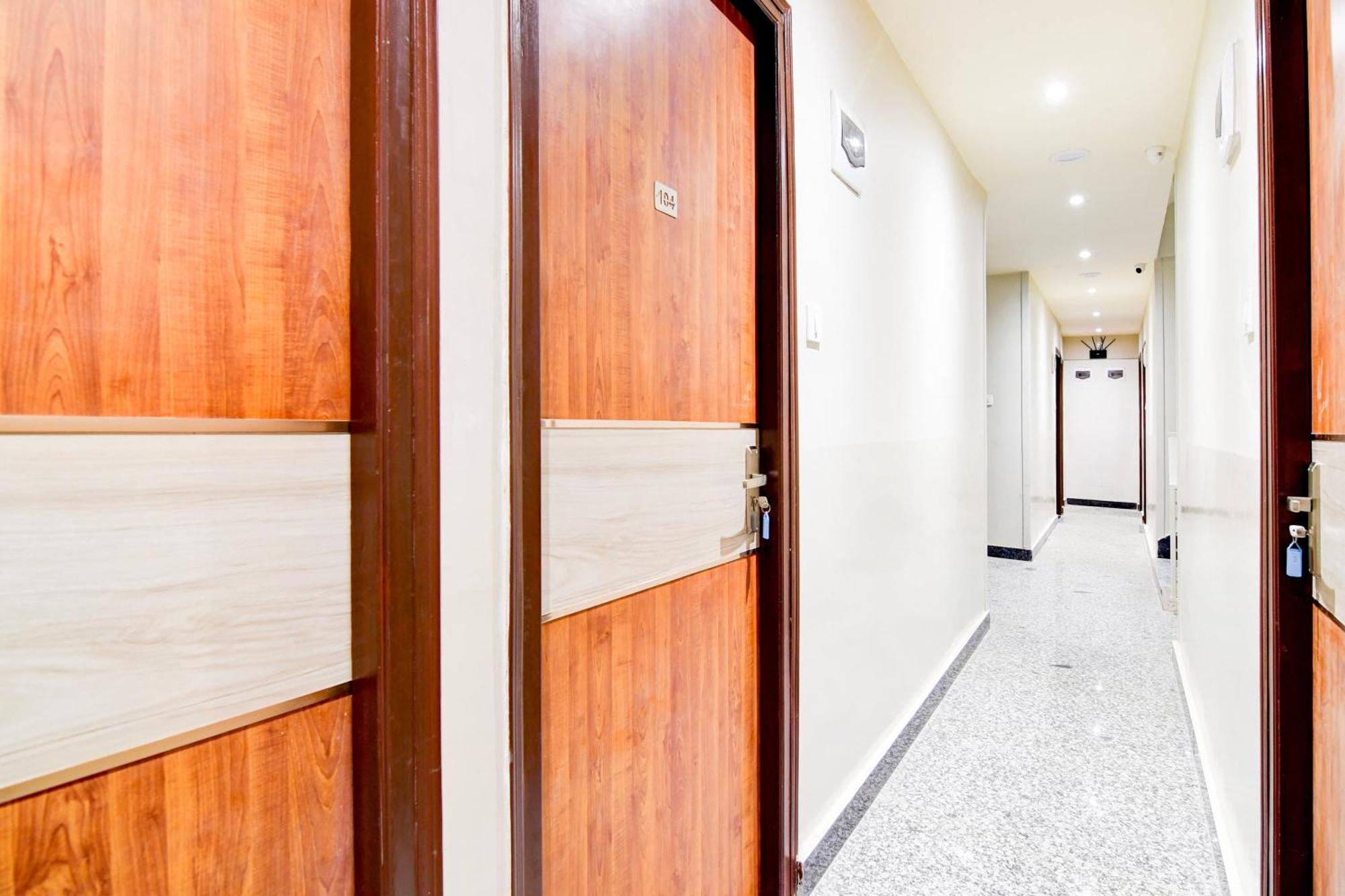 Super Townhouse Kaikhali Near Airport Calcutta (Kolkata) Esterno foto