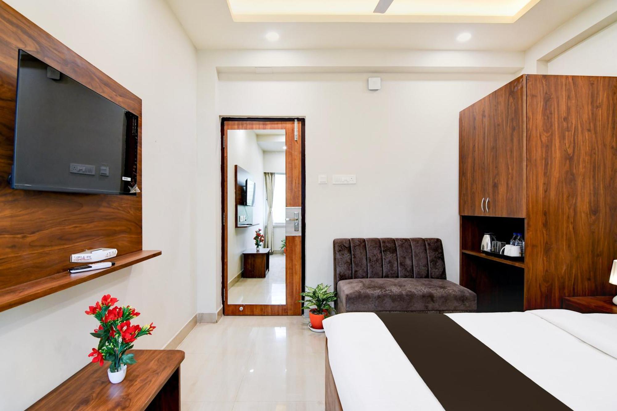 Super Townhouse Kaikhali Near Airport Calcutta (Kolkata) Esterno foto